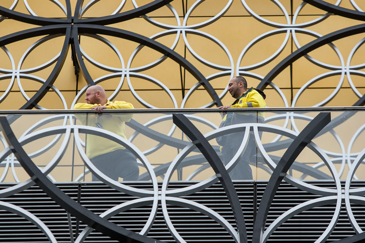 Interconnected metal rings forming the outside frieze of the Library of Birmingham