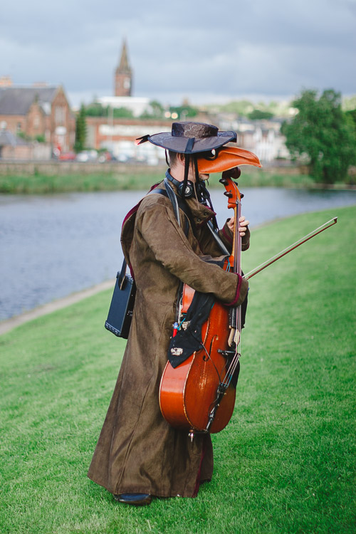 A cello player from the Sporopollen performance show