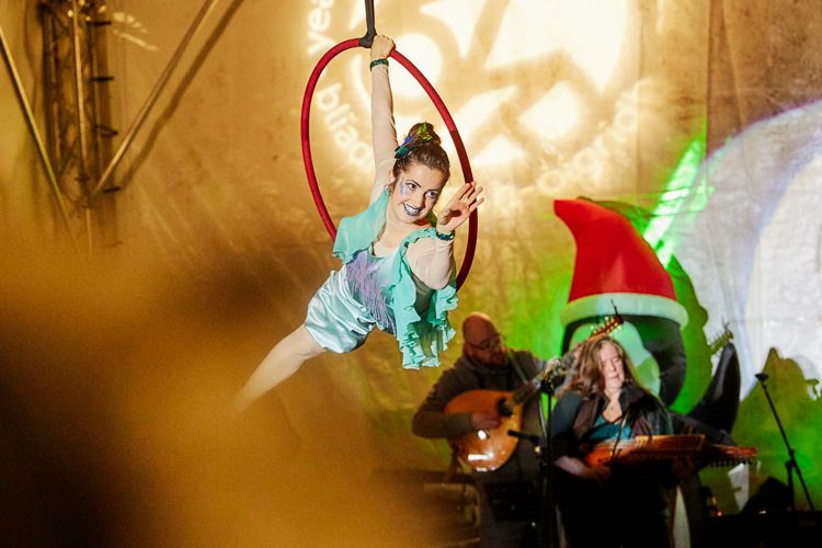 Tinker Bell aerial dancer greets Donnhamers